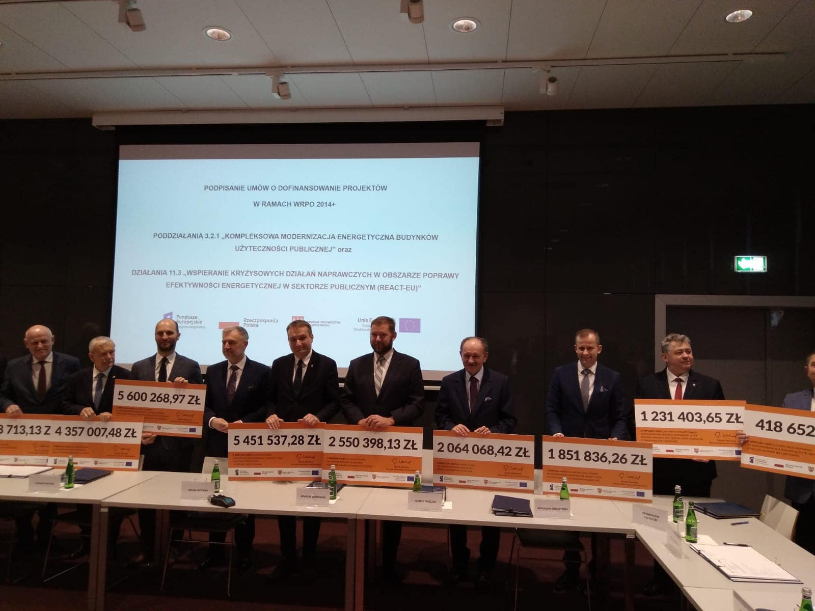 Zdjęcie z wizyty w Urzędzie Marszałkowskim - podpisanie umowy o dofinanoswanie