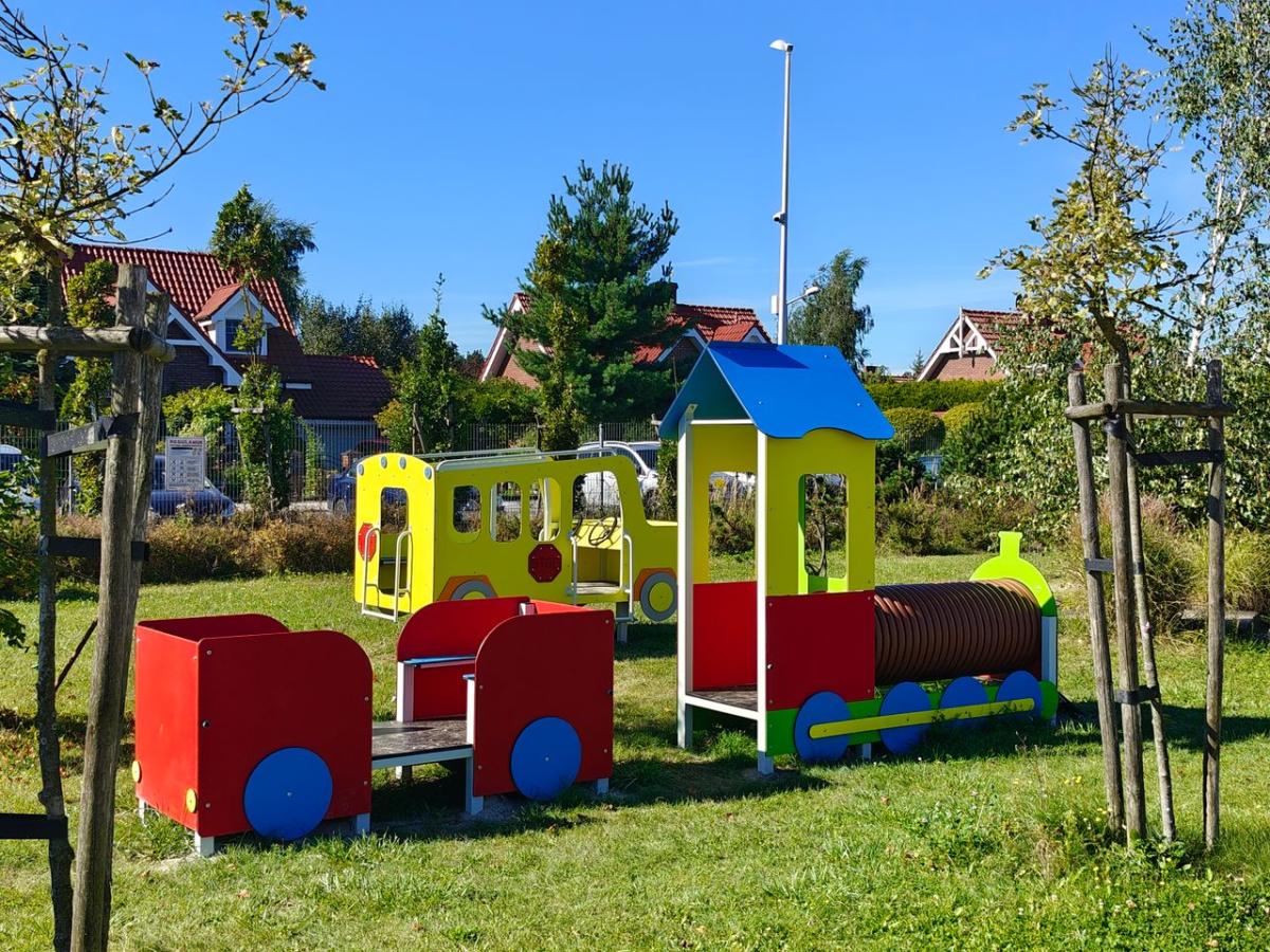 pociąg na placu zabaw